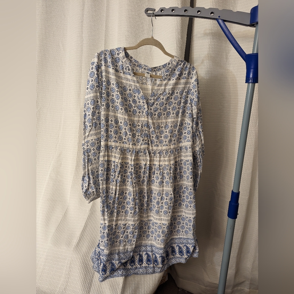 1x Old Navy coastal blue and white dress